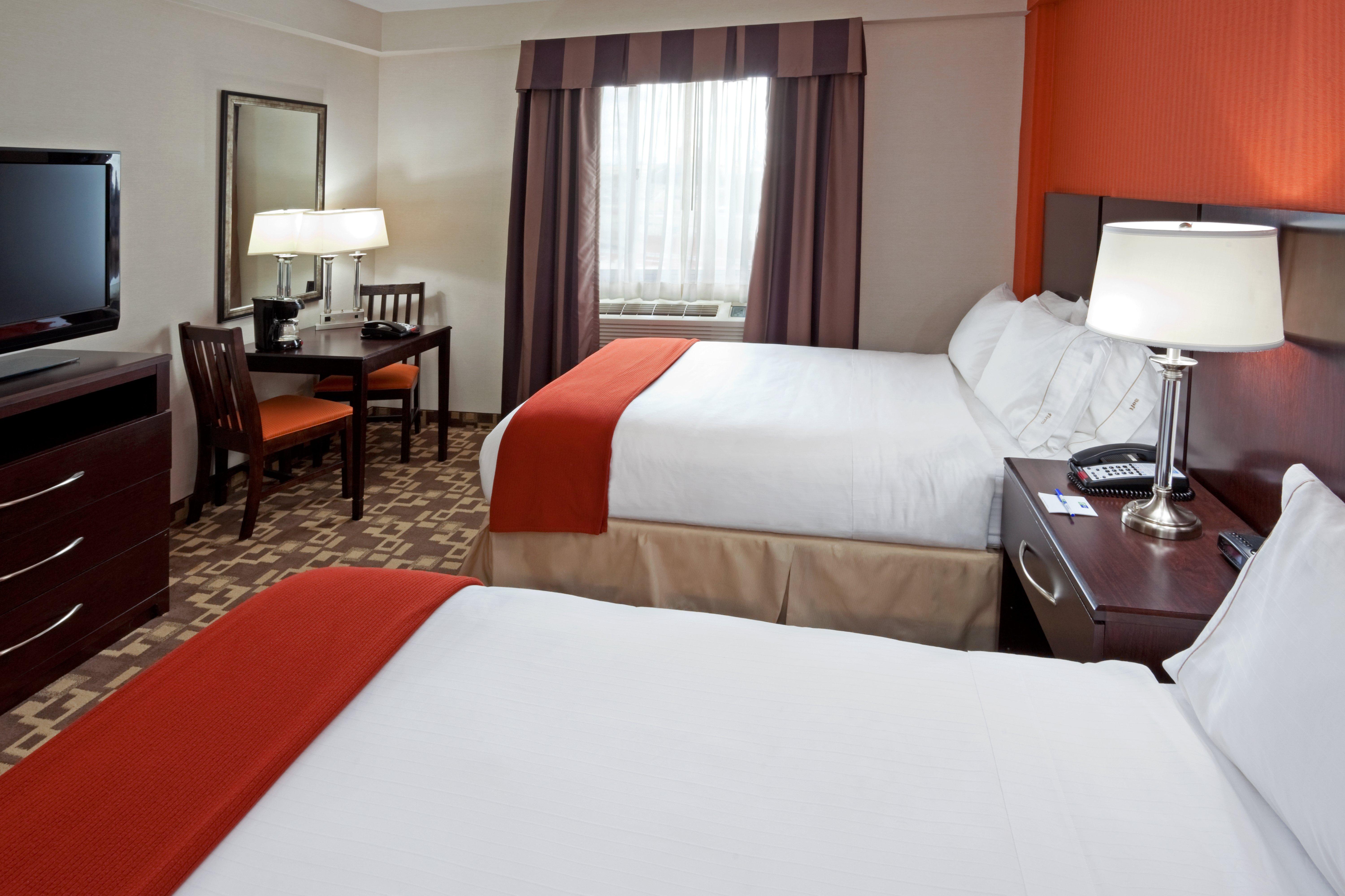 Holiday Inn Express Maspeth By Ihg New York Exterior photo