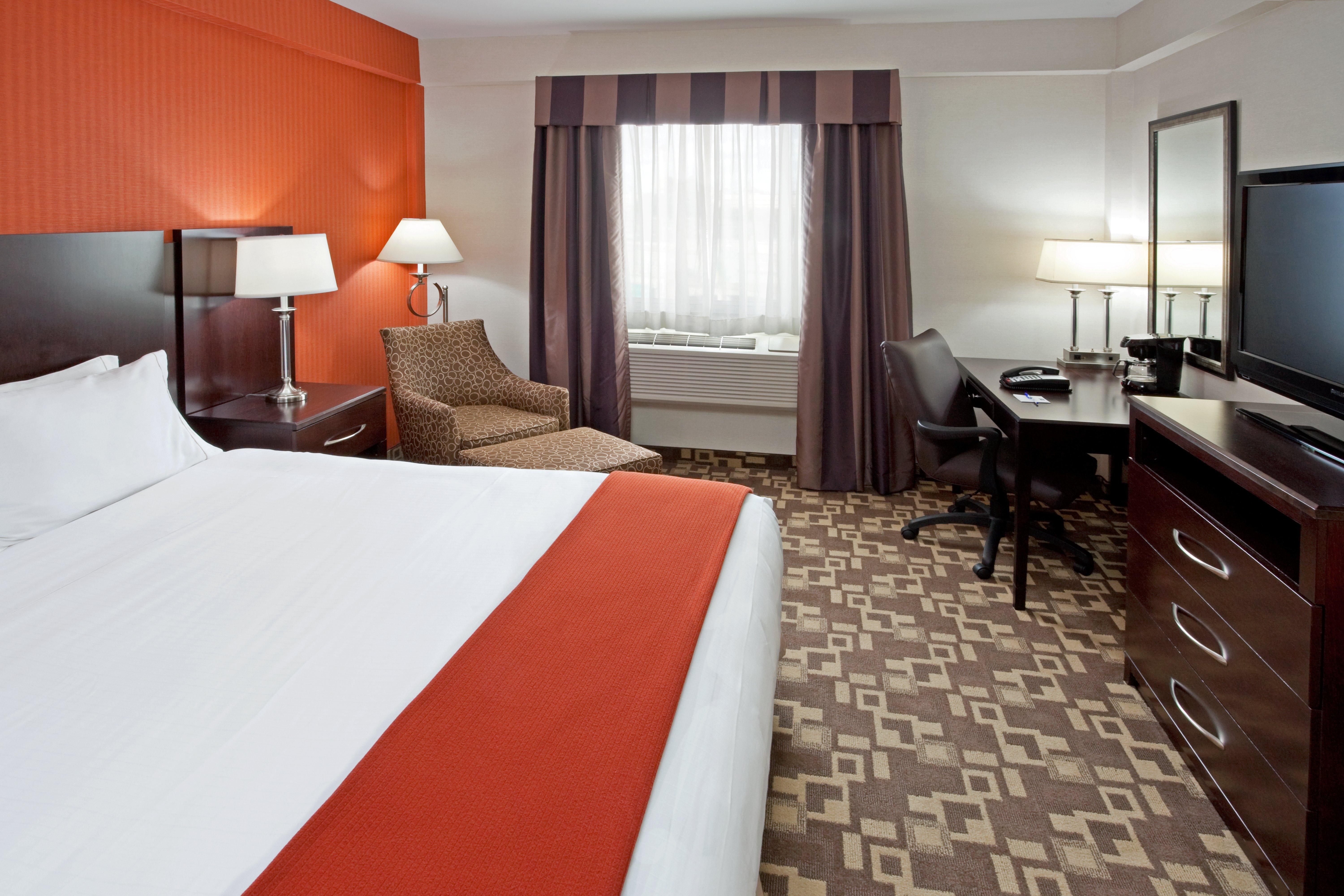 Holiday Inn Express Maspeth By Ihg New York Exterior photo