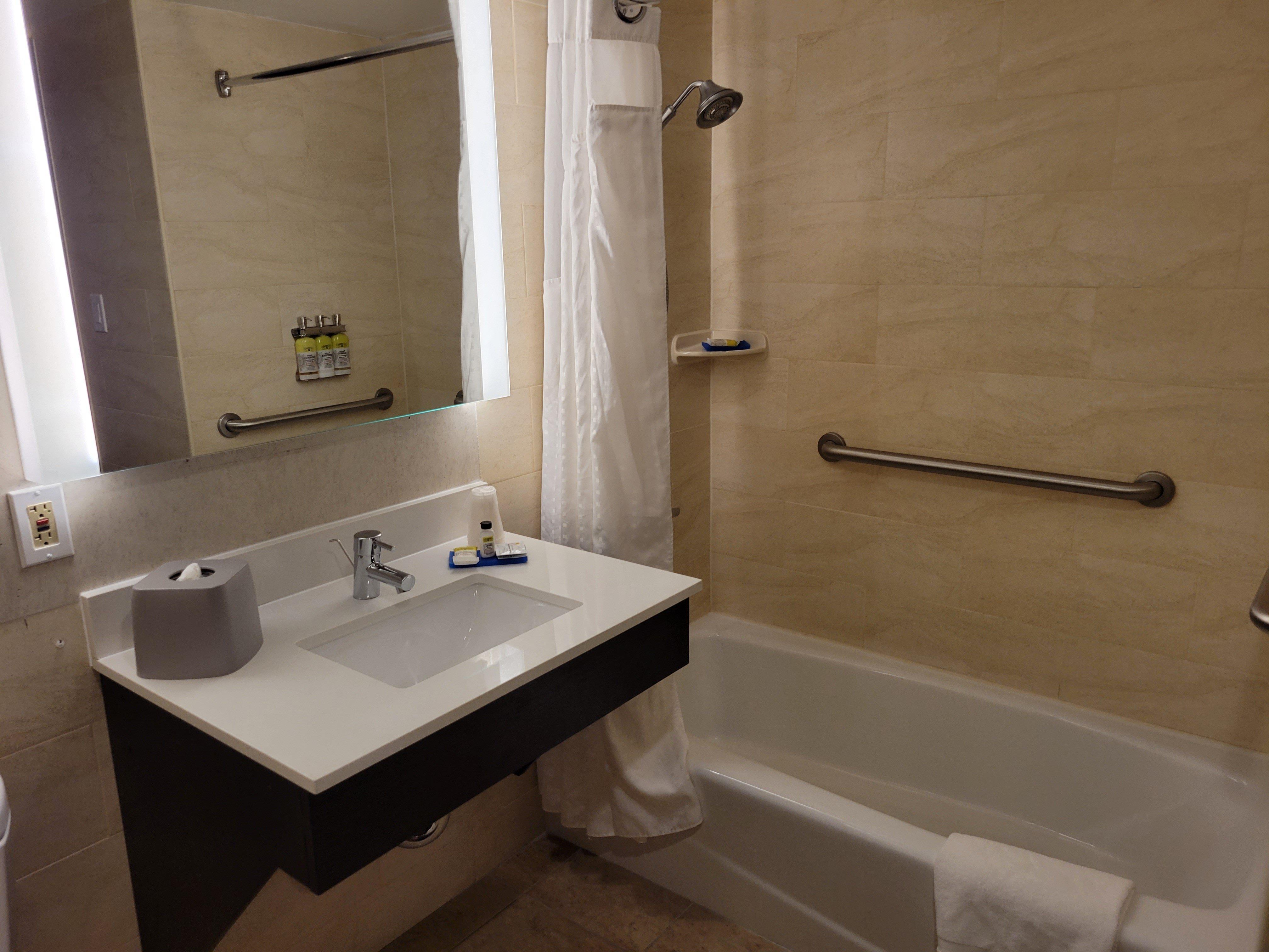 Holiday Inn Express Maspeth By Ihg New York Exterior photo