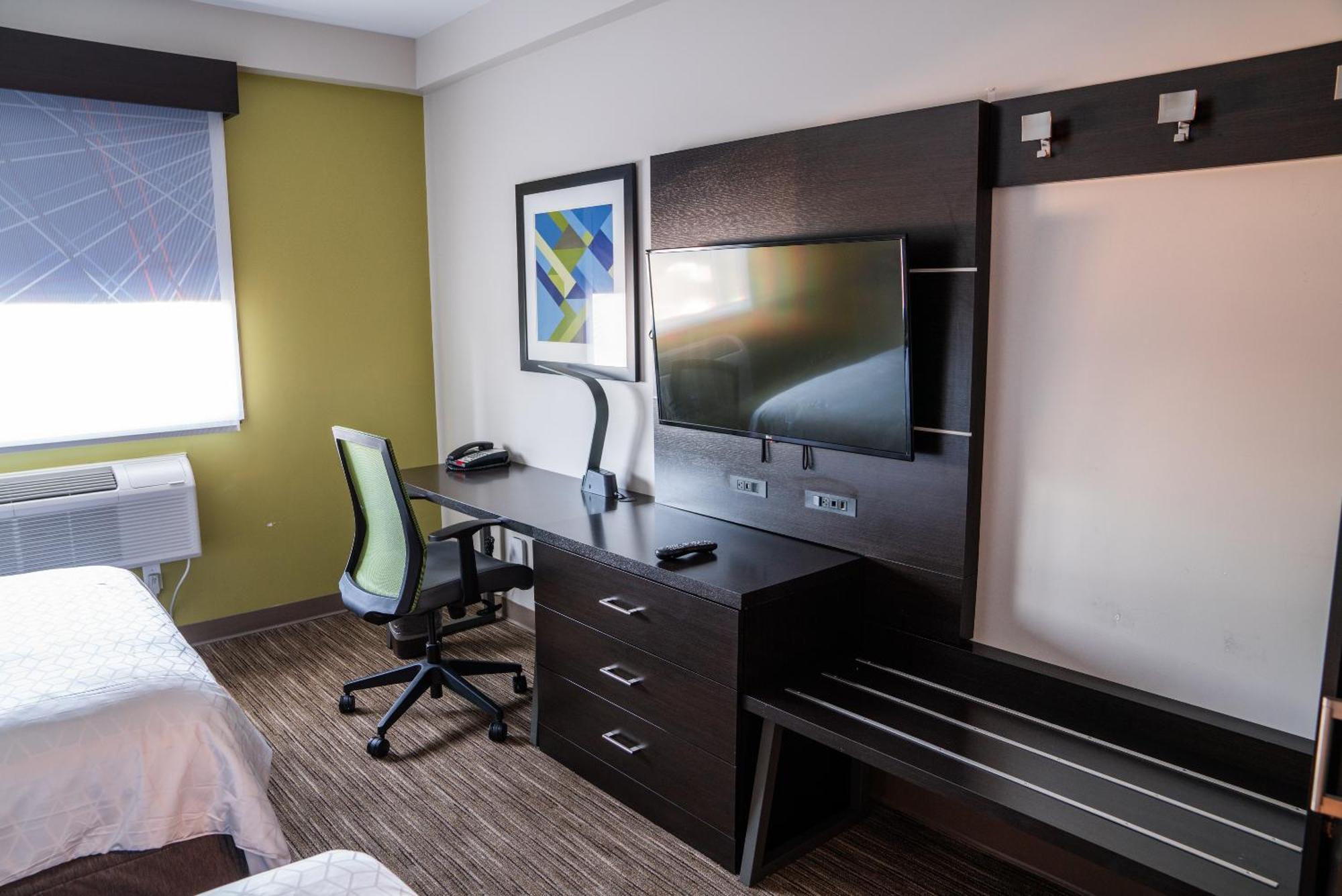Holiday Inn Express Maspeth By Ihg New York Exterior photo