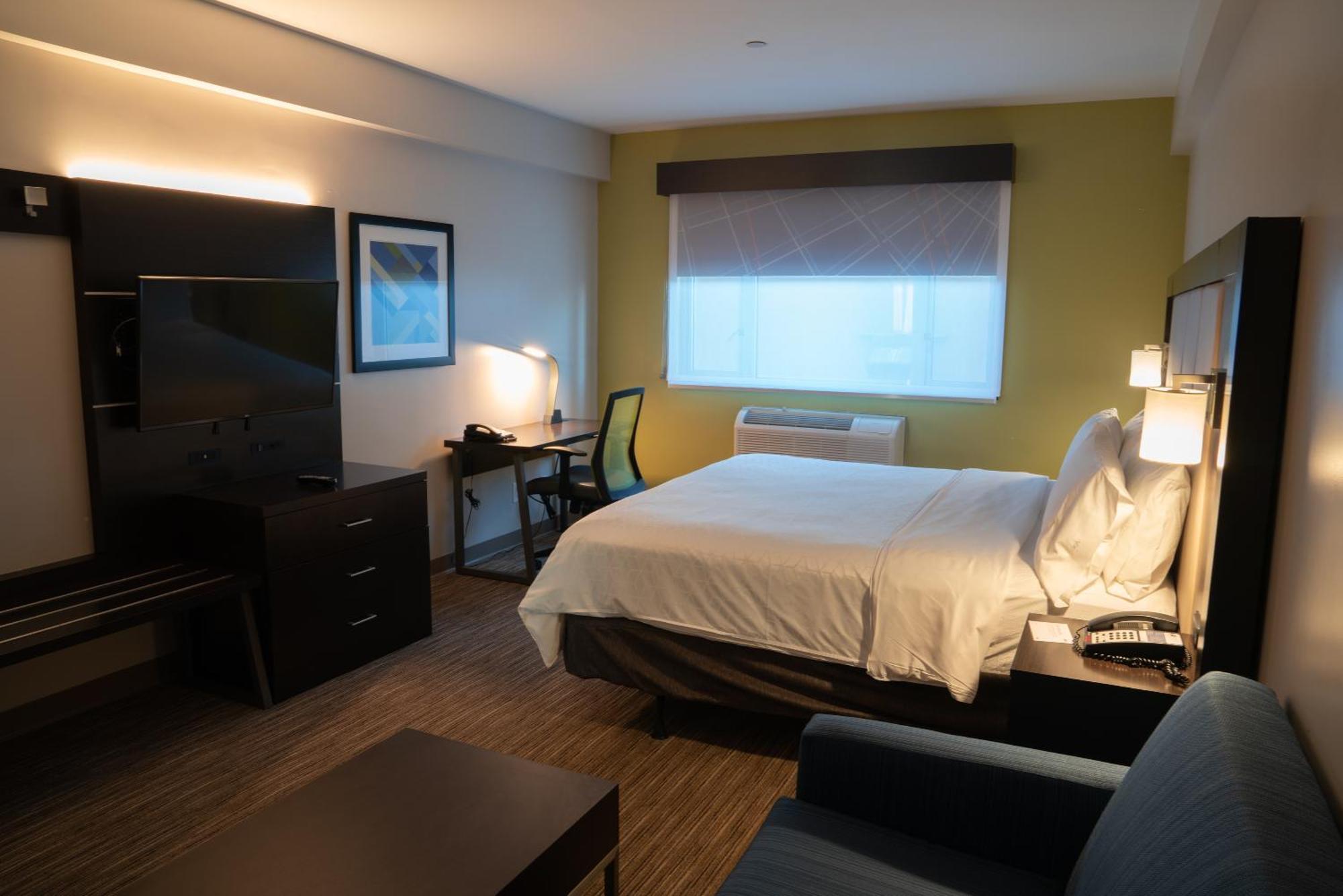 Holiday Inn Express Maspeth By Ihg New York Exterior photo