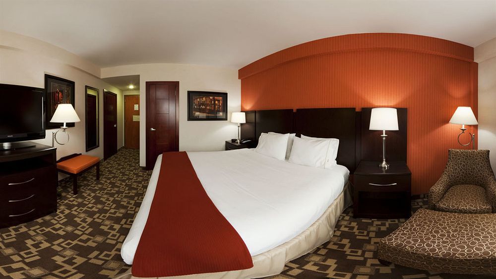 Holiday Inn Express Maspeth By Ihg New York Exterior photo
