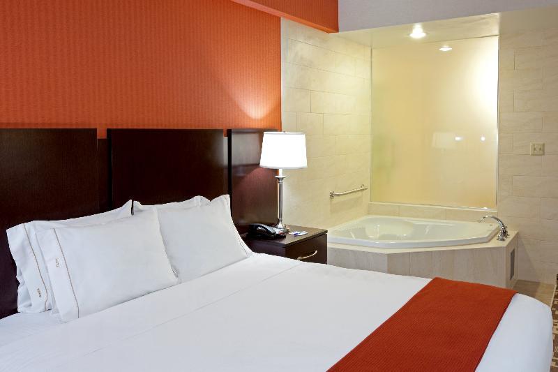 Holiday Inn Express Maspeth By Ihg New York Exterior photo